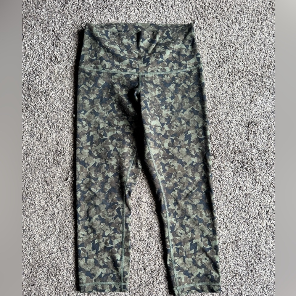 Lululemon Capri Leggings camo